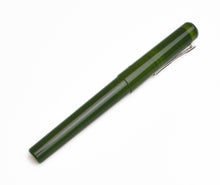 Load image into Gallery viewer, A Franklin-Christoph Model 03 Iterum Vintage Green Sweet Maroon fountain pen with a rhodium clip on white background.