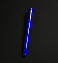 Load image into Gallery viewer, A Franklin-Christoph Model 20 Marietta Fountain Pen in Kyanite rests on a plain black background.