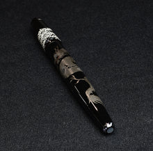 Load image into Gallery viewer, Franklin-Christoph Model 66 Diamondback Dragon LE FP: silver dragon, black body, textured silver cap.