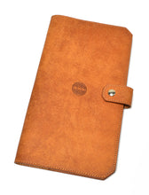 Load image into Gallery viewer, Franklin-Christoph ETN wallet: Italian leather, snap closure, embossed circle—classic traveler’s notebook inspired.