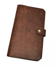 Load image into Gallery viewer, Franklin-Christoph ETN wallet: Italian leather, snap closure, embossed circle—ideal for traveler’s notebook fans.