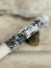 Load image into Gallery viewer, Franklin-Christoph 40M A.A. Vacharat - Winter Castle on Snow: hand-painted winter houses candle on stone surface.