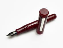 Load image into Gallery viewer, pocket 20 fountain pen in maroon acrylic open with clip